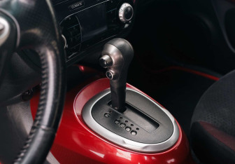 Подержанный автомобиль Nissan Juke 2011 года (15 фото)