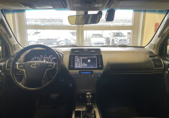 Подержанный автомобиль Toyota Land Cruiser Prado 2021 года (12 фото)