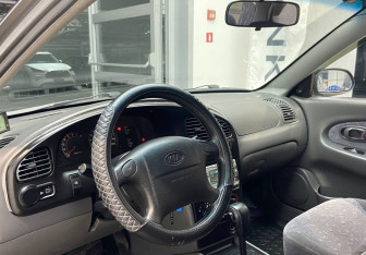 Подержанный автомобиль Kia Spectra Sedan 2006 года (10 фото)