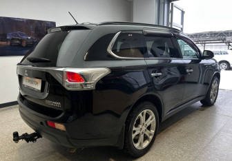 Подержанный автомобиль Mitsubishi Outlander 2013 года (4 фото)