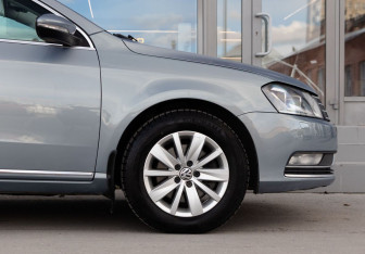 Подержанный автомобиль Volkswagen Passat Sedan 2012 года (9 фото)