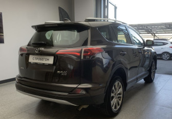 Подержанный автомобиль Toyota RAV4 2016 года (4 фото)