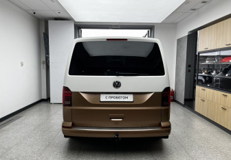 Подержанный автомобиль Volkswagen Multivan 2021 года (5 фото)