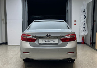 Подержанный автомобиль Toyota Camry Sedan 2012 года (6 фото)