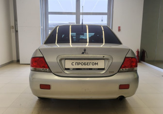 Подержанный автомобиль Mitsubishi Lancer Sedan 2006 года (6 фото)