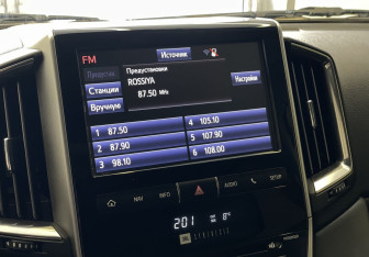 Подержанный автомобиль Toyota Land Cruiser Suv 2018 года (19 фото)