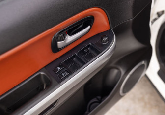 Подержанный автомобиль Suzuki Grand Vitara 2013 года (16 фото)