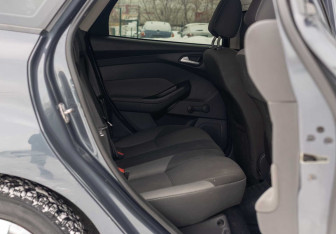 Подержанный автомобиль Ford Focus Wagon 2012 года (16 фото)