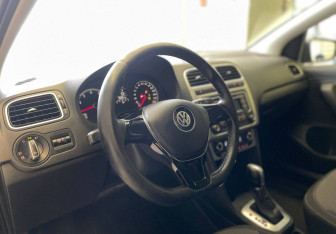 Подержанный автомобиль Volkswagen Polo Sedan 2016 года (9 фото)