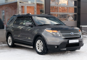 Подержанный автомобиль Ford Explorer 2012 года (3 фото)