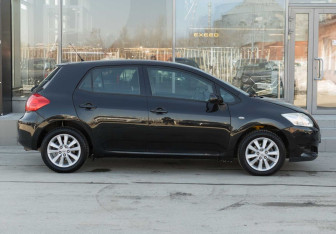 Подержанный автомобиль Toyota Auris Hatchback 2009 года (4 фото)