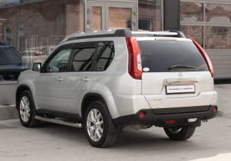 Подержанный автомобиль Nissan X-Trail 2013 года (7 фото)