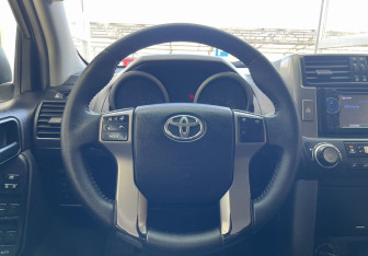 Подержанный автомобиль Toyota Land Cruiser Prado 2011 года (11 фото)