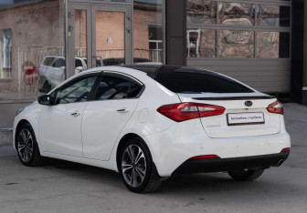 Подержанный автомобиль Kia Cerato Sedan 2013 года (7 фото)