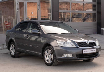 Подержанный автомобиль Skoda Octavia Liftback 2012 года (3 фото)