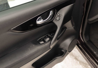 Подержанный автомобиль Nissan Qashqai 2014 года (16 фото)