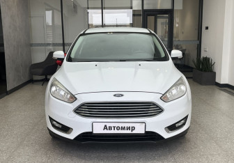 Подержанный автомобиль Ford Focus Hatchback 2016 года (2 фото)