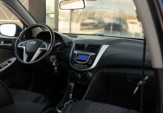Подержанный автомобиль Hyundai Solaris Sedan 2013 года (10 фото)