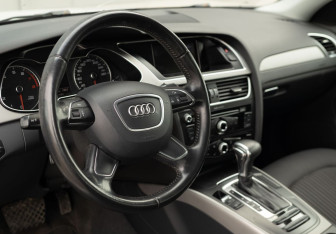 Подержанный автомобиль Audi A4 Sedan 2012 года (11 фото)
