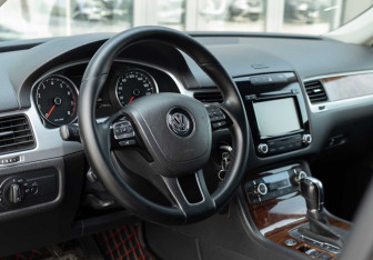 Подержанный автомобиль Volkswagen Touareg 2013 года (11 фото)