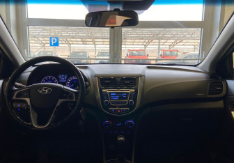 Подержанный автомобиль Hyundai Solaris Hatchback 2014 года (11 фото)
