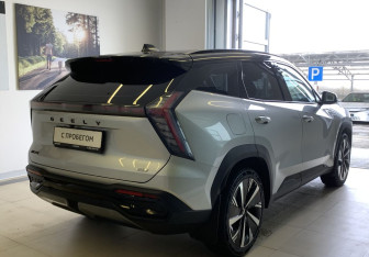 Подержанный автомобиль Geely Atlas 2024 года (4 фото)