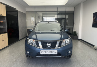 Подержанный автомобиль Nissan Terrano 2015 года (2 фото)