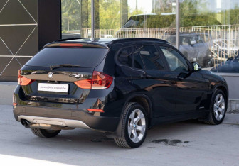Подержанный автомобиль BMW X1 2013 года (5 фото)