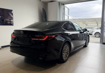 Подержанный автомобиль Toyota Camry Sedan 2024 года (7 фото)