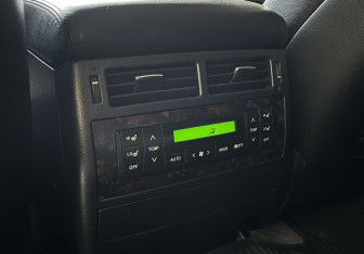 Подержанный автомобиль Toyota Land Cruiser Suv 2012 года (15 фото)