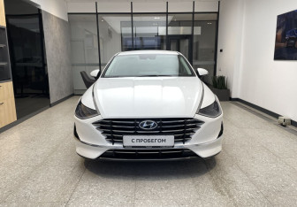 Подержанный автомобиль Hyundai Sonata 2021 года (2 фото)