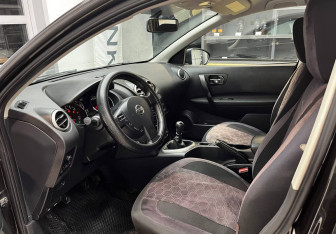 Подержанный автомобиль Nissan Qashqai 2010 года (13 фото)