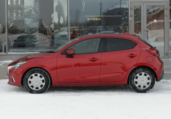 Подержанный автомобиль Mazda Demio 2016 года (8 фото)