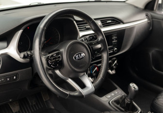 Подержанный автомобиль Kia Rio Sedan 2020 года (11 фото)