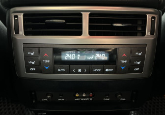 Подержанный автомобиль Lexus LX 2014 года (18 фото)