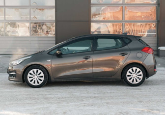 Подержанный автомобиль Kia Ceed Wagon 2018 года (8 фото)