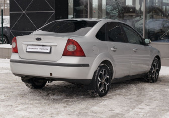 Подержанный автомобиль Ford Focus Sedan 2007 года (5 фото)
