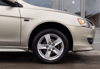 Подержанный автомобиль Mitsubishi Lancer Sedan 2007 года (9 фото)