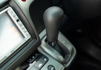 Подержанный автомобиль Honda Stream 2007 года (14 фото)