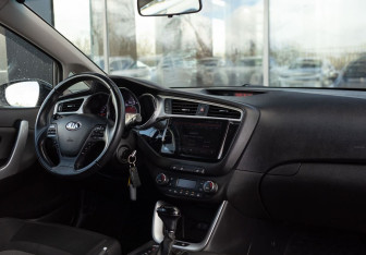 Подержанный автомобиль Kia Ceed Hatchback 2018 года (10 фото)