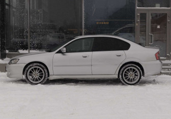 Подержанный автомобиль Subaru Legacy Sedan 2004 года (8 фото)