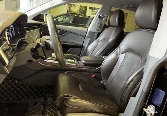 Подержанный автомобиль Audi Q8 2020 года (10 фото)