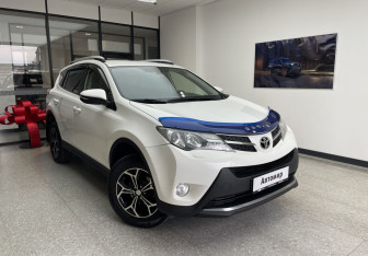 Подержанный автомобиль Toyota RAV4 2013 года (3 фото)