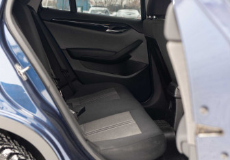 Подержанный автомобиль BMW X1 2011 года (19 фото)