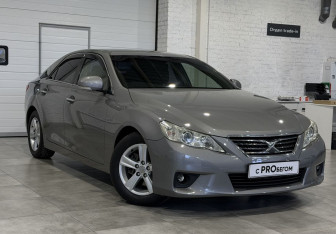 Подержанный автомобиль Toyota Mark X 2010 года (3 фото)