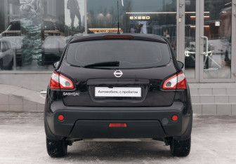 Подержанный автомобиль Nissan Qashqai 2010 года (6 фото)
