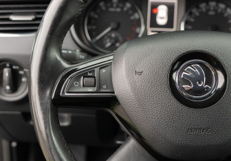 Подержанный автомобиль Skoda Octavia Liftback 2015 года (12 фото)