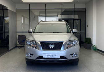 Подержанный автомобиль Nissan Pathfinder 2014 года (4 фото)