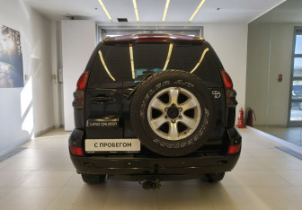 Подержанный автомобиль Toyota Land Cruiser Prado 2005 года (5 фото)