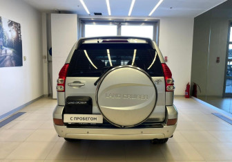 Подержанный автомобиль Toyota Land Cruiser Prado 2004 года (5 фото)